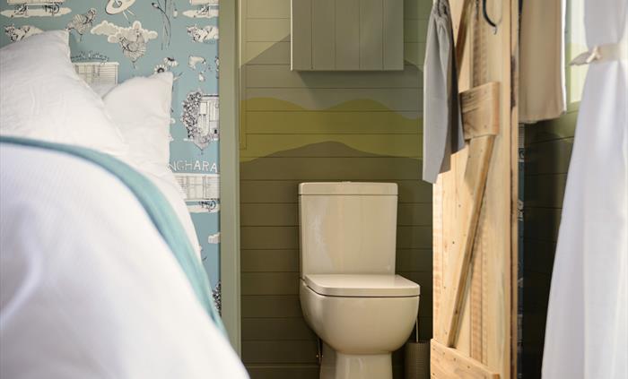 En suite in Angharad - Brook Cottage Shepherd Huts